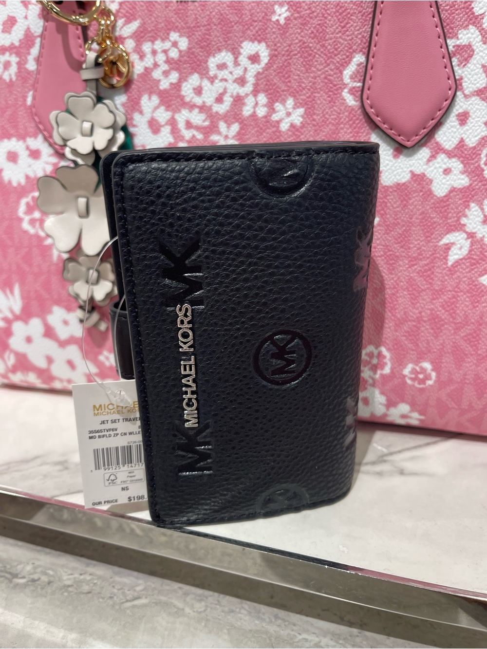 Michael Kors Jet Set Travel Medium  MK Logo Debossed Bifold Wallet
Black 
NWT - Picture 4 of 16